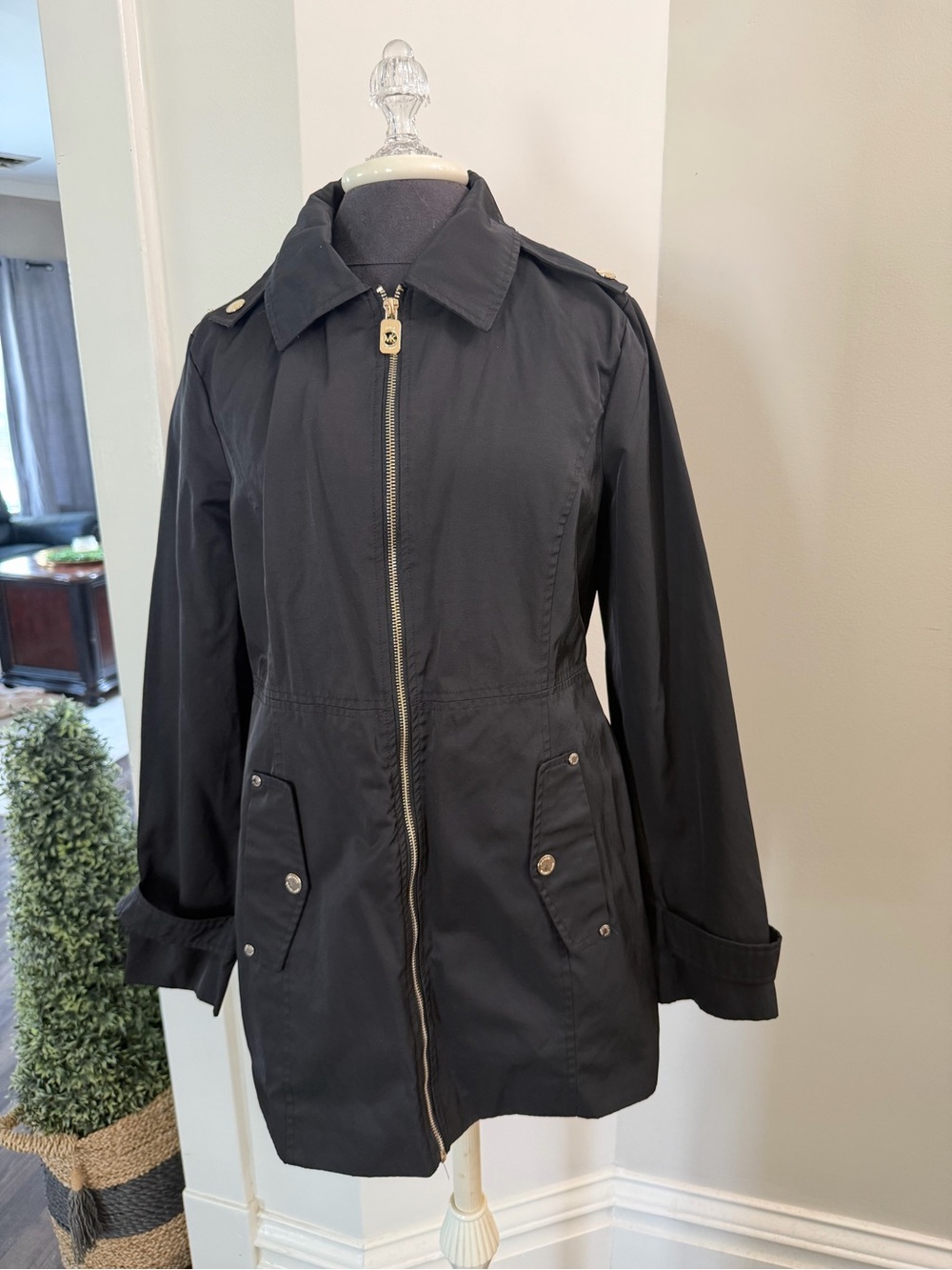 Michael Kors Women’s Black Zip-Front Lightweight Coat With Hood Size M
